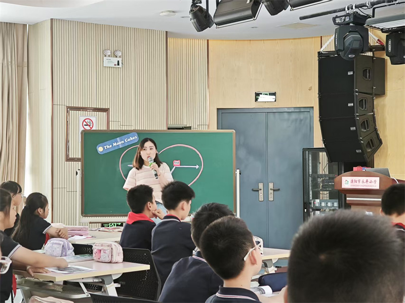 温贞云上课.jpg