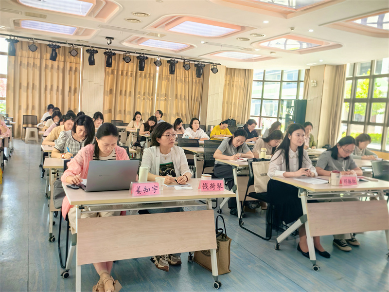 教师全景图.jpg